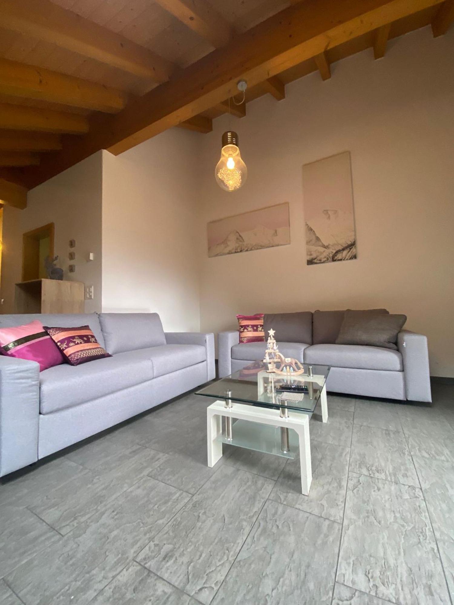 Charming Penthouse Lägenhet Lauterbrunnen Exteriör bild