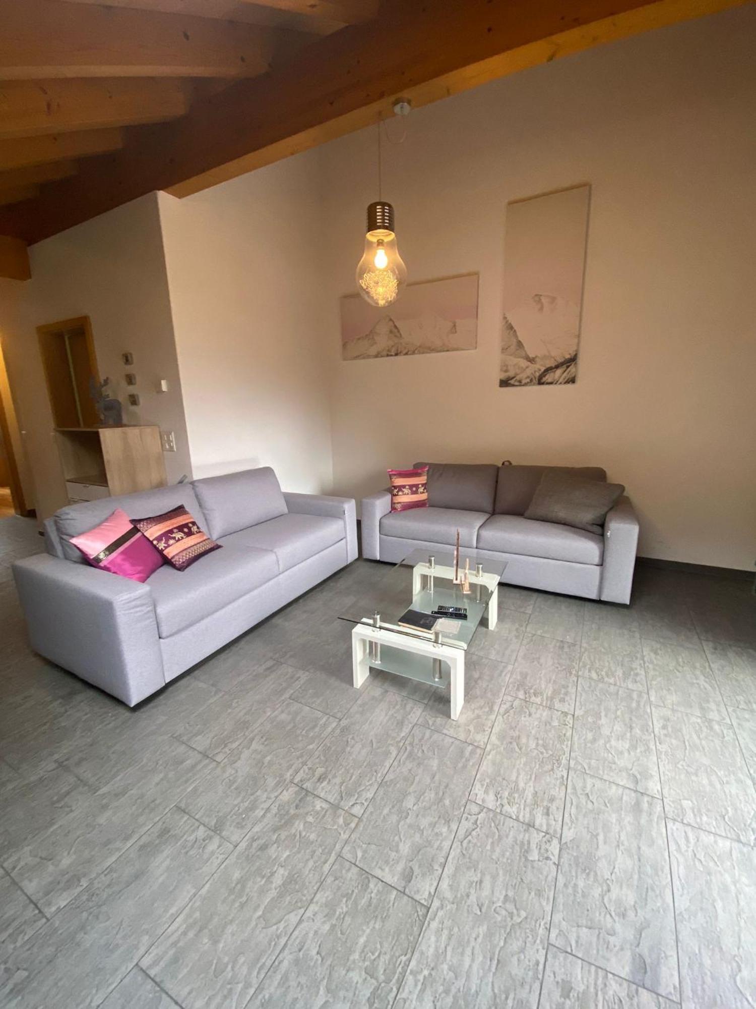 Charming Penthouse Lägenhet Lauterbrunnen Exteriör bild