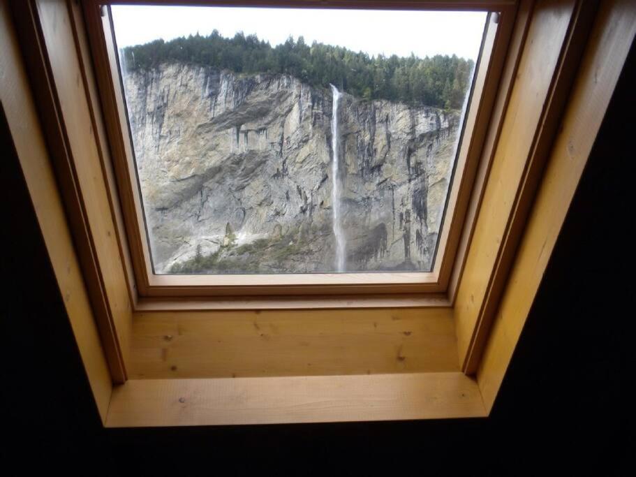 Charming Penthouse Lägenhet Lauterbrunnen Exteriör bild