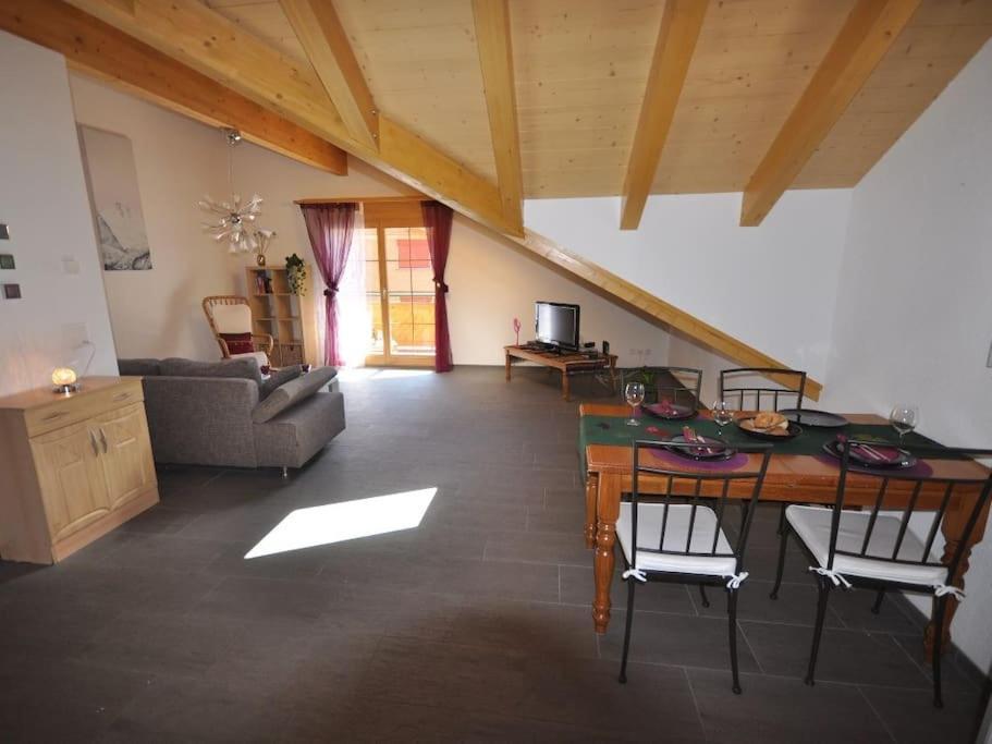 Charming Penthouse Lägenhet Lauterbrunnen Exteriör bild