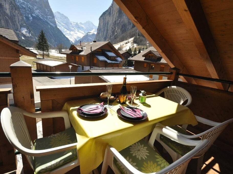 Charming Penthouse Lägenhet Lauterbrunnen Exteriör bild