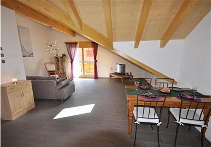 Charming Penthouse Lägenhet Lauterbrunnen Rum bild