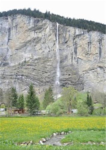 Charming Penthouse Lägenhet Lauterbrunnen Exteriör bild