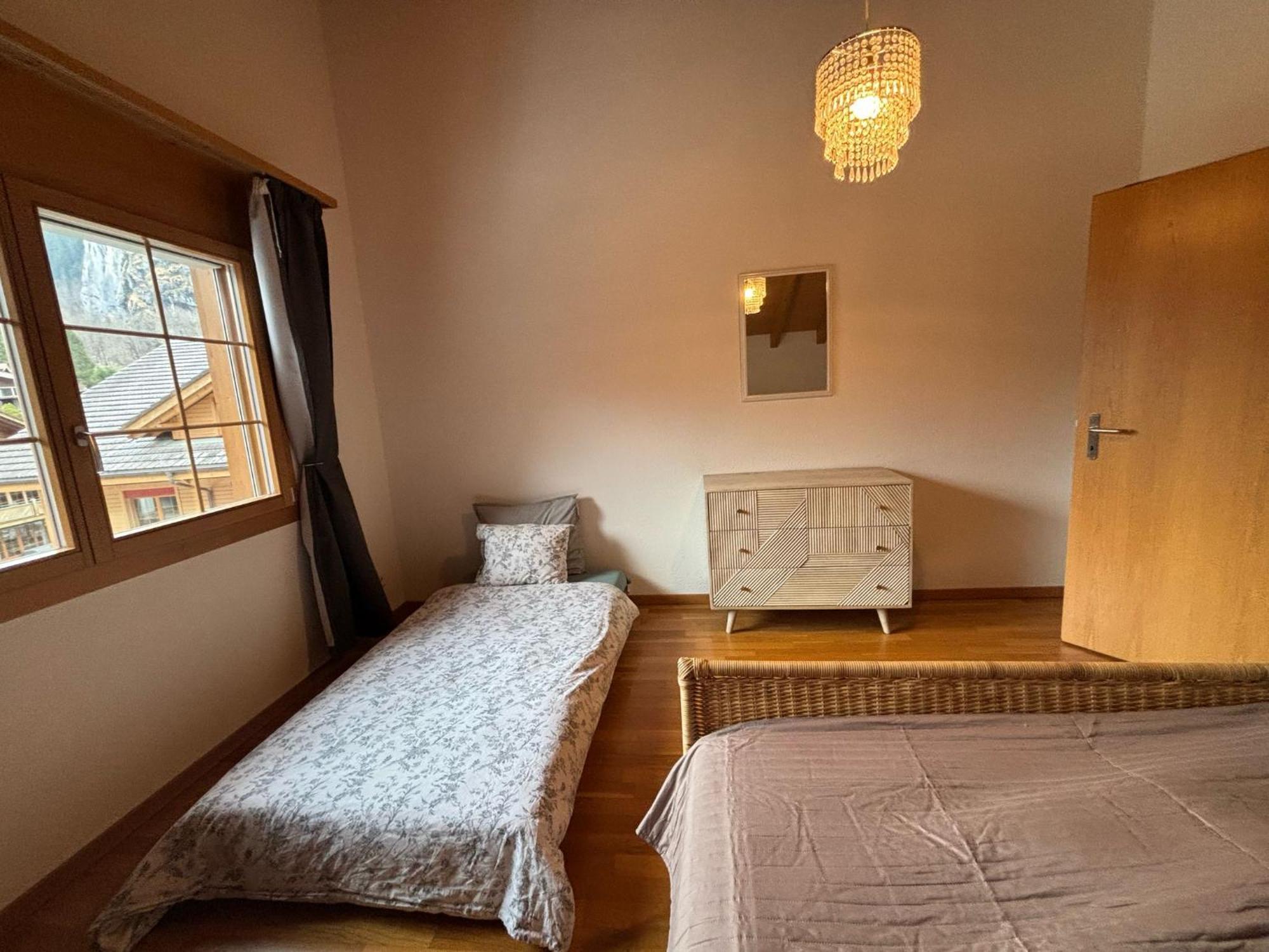 Charming Penthouse Lägenhet Lauterbrunnen Exteriör bild